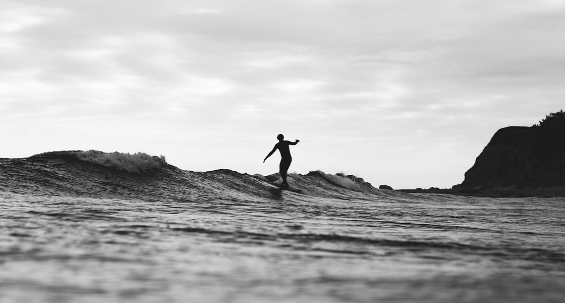 Surf coffee table book : our selection to travel from home – SALTY